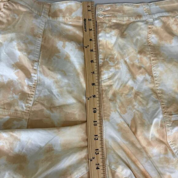 Lane Bryant Cargo Capri Pants Tie Dye Cream Peach Stretchy Modal Blend Size 20 - Picture 10 of 12
